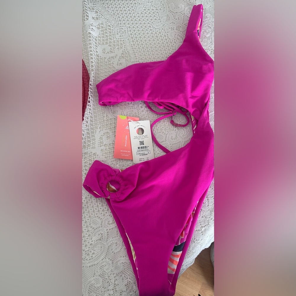 Maaji Pink Lousie Cut Out Reversible One Piece Swimsuit size M NWT - Picture 5 of 5